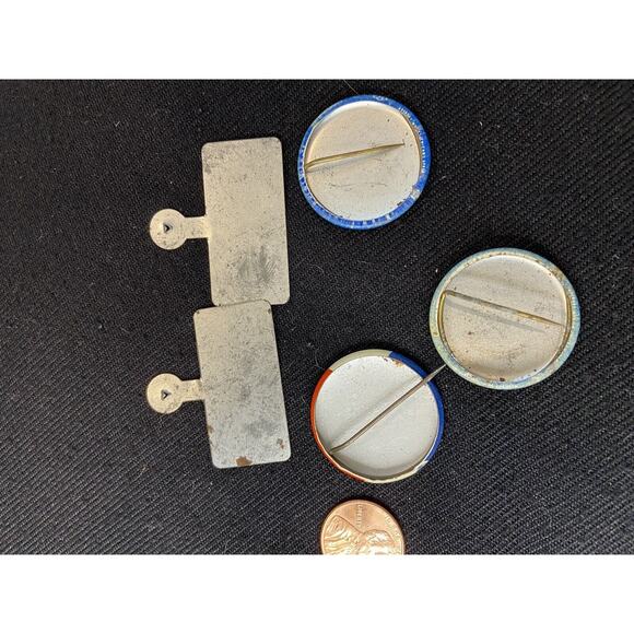 Vintage Lot of 5 Humphrey Pins with Muskie - Picture 3 of 5